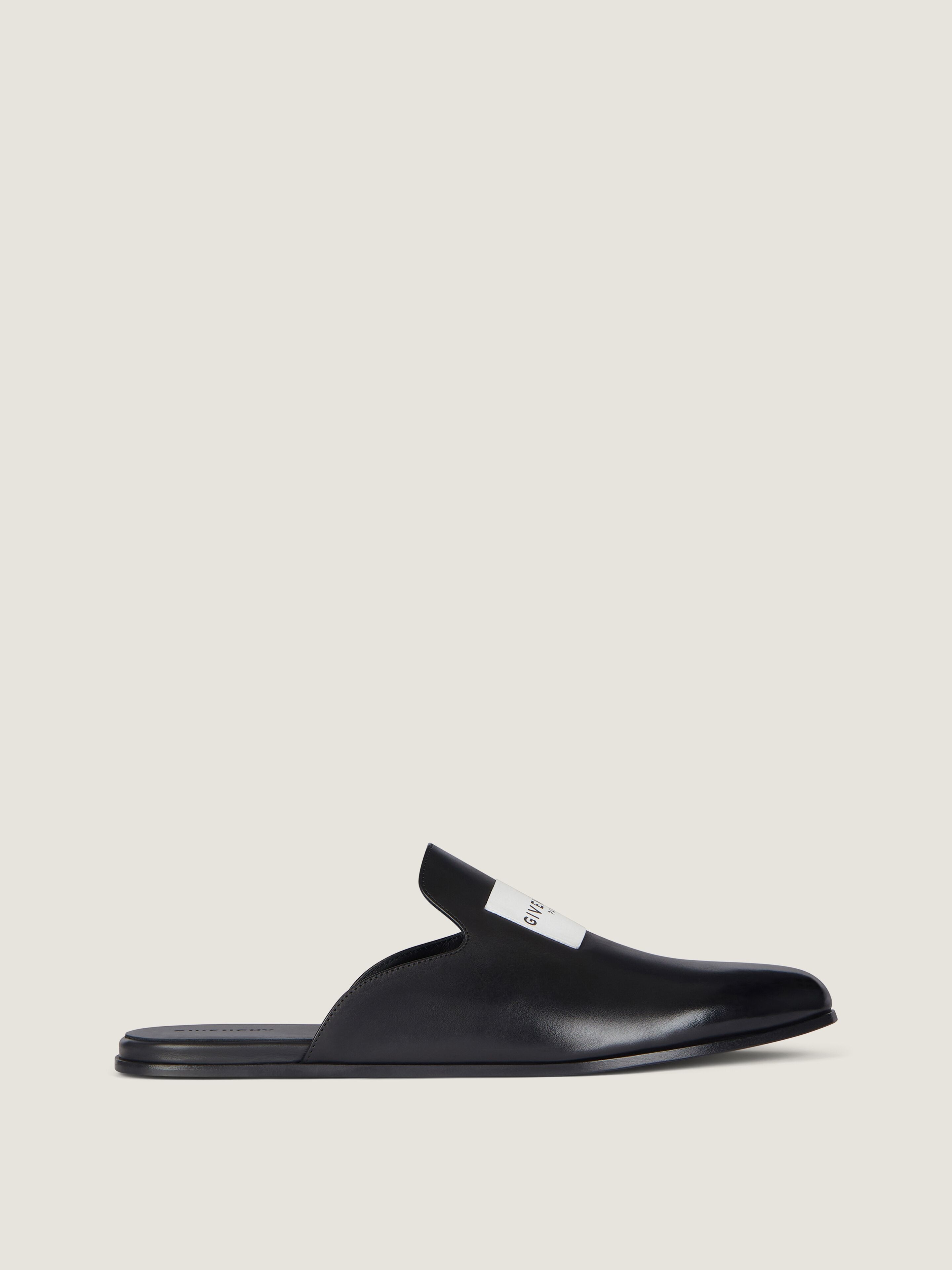 Label flat mules in leather
